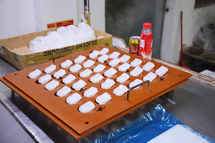 矽膠製品的生產工藝流程是怎樣的,矽膠製品是怎麽生產出來的 矽膠製品的生產工藝流程是怎樣的,矽膠製品是怎麽生產出來的