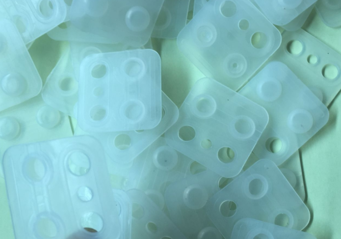 導電膠按鍵和非導電矽膠按鍵的區別,怎樣辨別導電矽膠按鍵 導電膠按鍵和非導電矽膠按鍵的區別,怎樣辨別導電矽膠按鍵