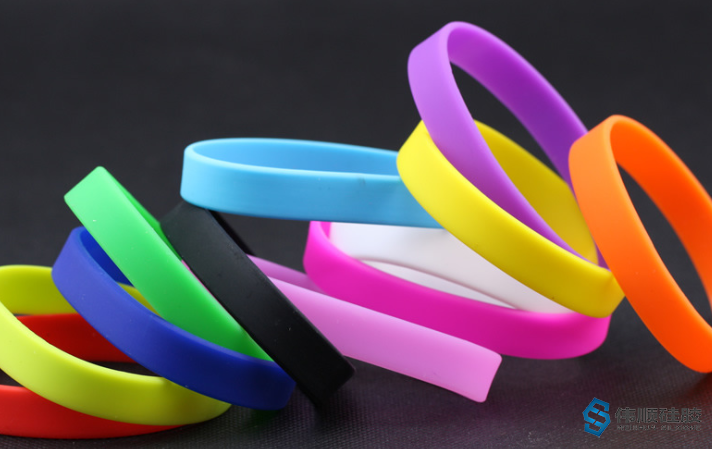 為什麽要帶矽膠手環,帶矽膠手環的意義有哪些 為什麽要帶矽膠手環,帶矽膠手環的意義有哪些