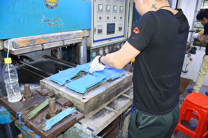 矽膠製品定製時候的樣品模,矽膠製品為什麽要做樣品模,矽膠大貨模具與樣品模的區別 矽膠製品定製時候的樣品模,矽膠製品為什麽要做樣品模,矽膠大貨模具與樣品模的區別