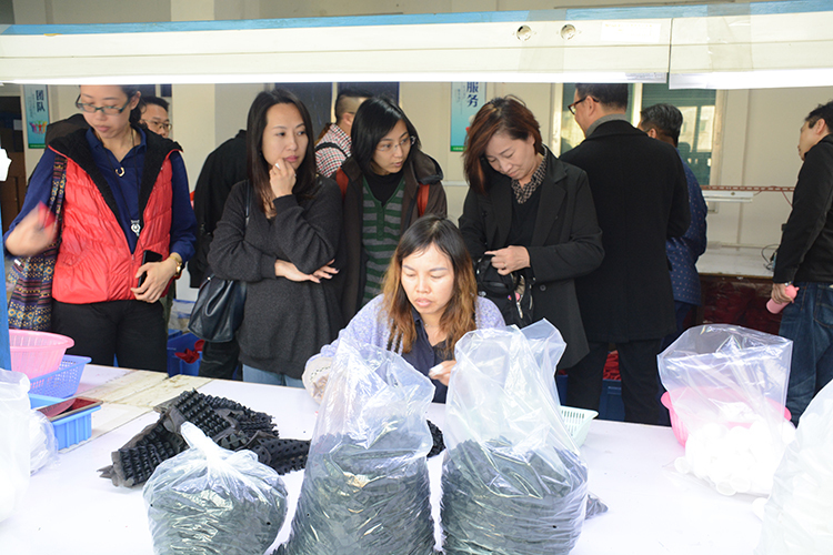 參觀丝瓜视频看污片APP包裝車間