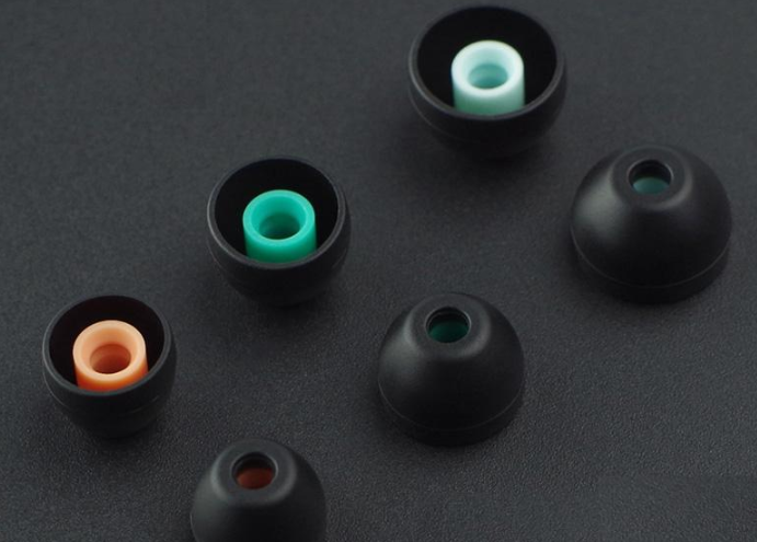 矽膠套前端深入貼合耳道直接起到了隔絕噪音的作用 矽膠套前端深入貼合耳道直接起到了隔絕噪音的作用